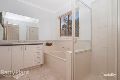 Property photo of 11 Thiele Court Lynbrook VIC 3975