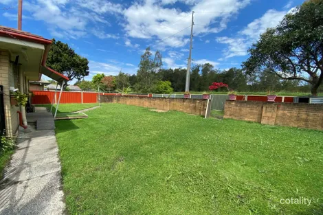 Property photo of 62 Kathleen White Crescent Killarney Vale NSW 2261