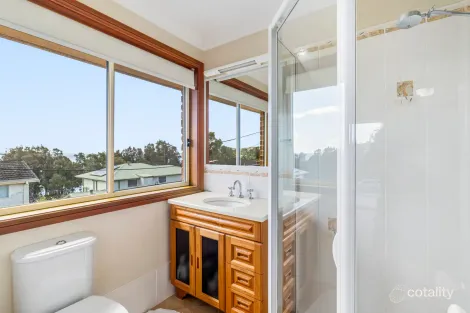 Property photo of 4 Cornish Avenue Killarney Vale NSW 2261