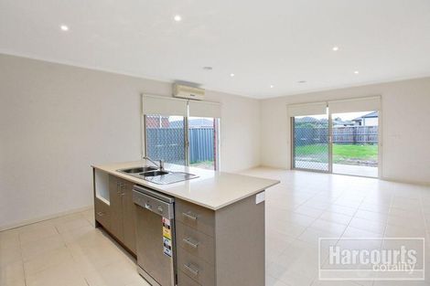 Property photo of 5 Mirabelle Street Pakenham VIC 3810