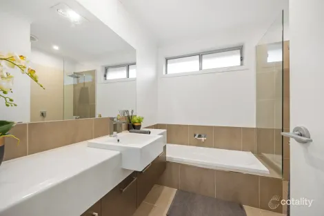 Property photo of 12 Regal Drive Alfredton VIC 3350