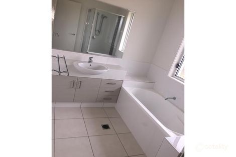 Property photo of 5 Blaxland Court Glen Eden QLD 4680