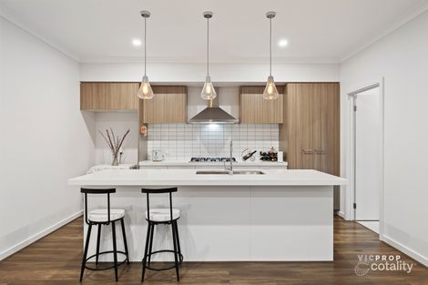 Property photo of 8 Stem Close Mambourin VIC 3024