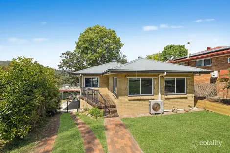 Property photo of 8 Opala Avenue Wyoming NSW 2250