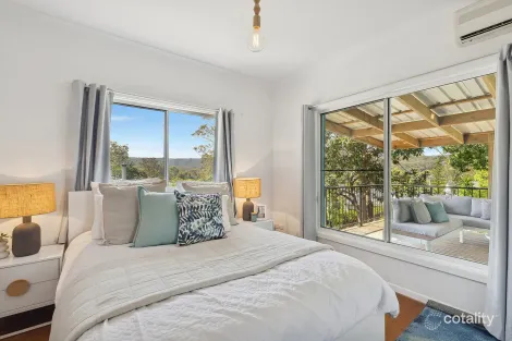 Property photo of 8 Opala Avenue Wyoming NSW 2250