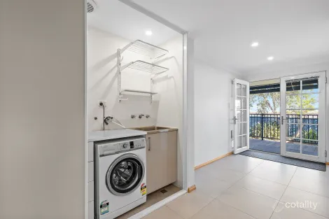 Property photo of 38 Lensham Place Armadale WA 6112