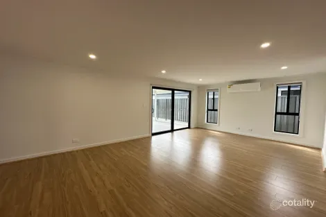 Property photo of 3 Knight Court Munno Para Downs SA 5115