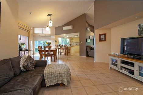 Property photo of 2 Mayfair Place Stretton QLD 4116