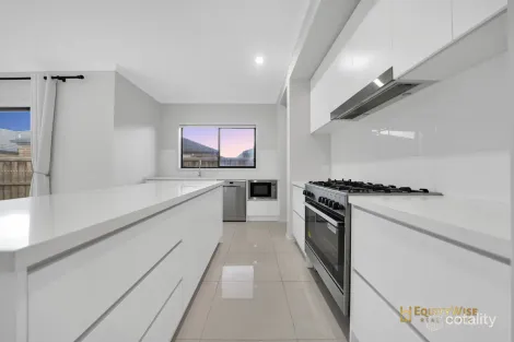 Property photo of 12 Perceval Place Mambourin VIC 3024