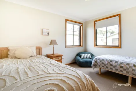 Property photo of 30 Surfway Avenue Berrara NSW 2540