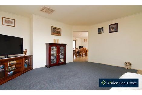 Property photo of 4 Friendship Close Cranbourne West VIC 3977