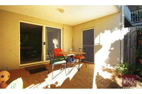 Property photo of 1/15 Wellington Street Coorparoo QLD 4151