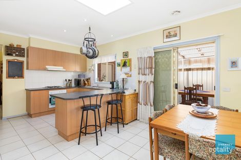 Property photo of 30 William Circuit Caroline Springs VIC 3023
