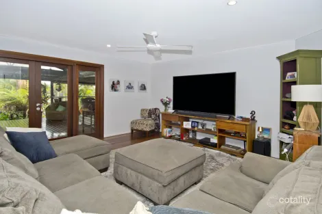 Property photo of 25 Edgeworth Place Helensvale QLD 4212