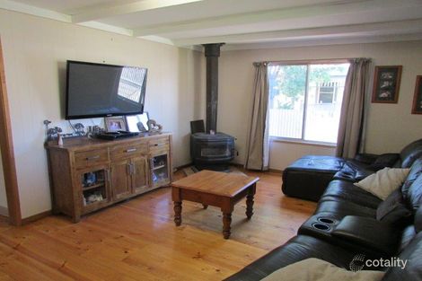 Property photo of 8 Craig Avenue Warracknabeal VIC 3393