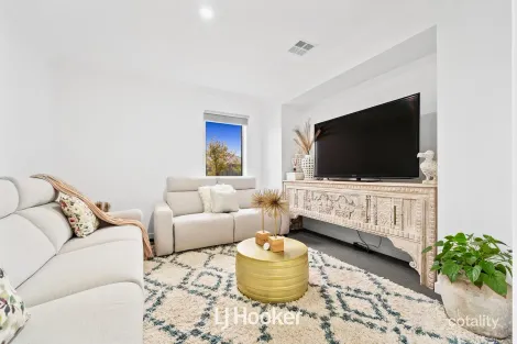 Property photo of 6 Choir Street Clyde North VIC 3978