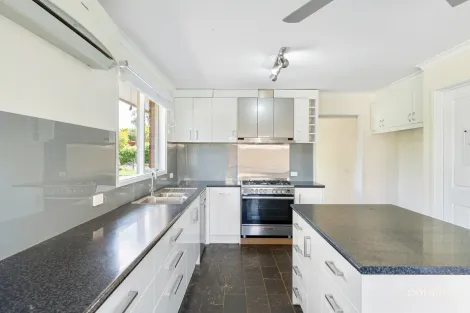 Property photo of 31 Coleraine Drive Romsey VIC 3434