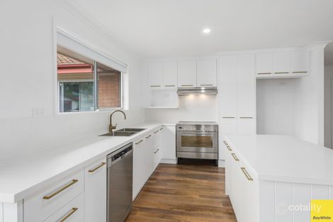 Property photo of 20 Lakeside Drive Kanahooka NSW 2530