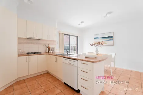 Property photo of 18 The Crest Attwood VIC 3049
