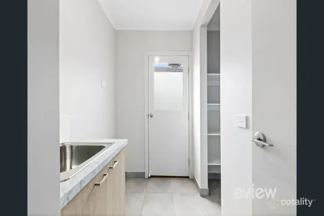 Property photo of 33 Otago Grove Werribee VIC 3030