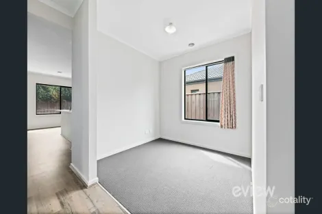 Property photo of 33 Otago Grove Werribee VIC 3030