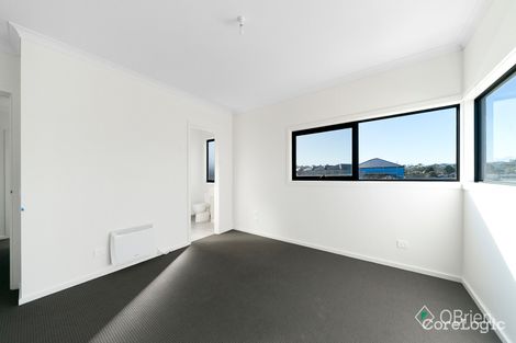 Property photo of 2 Langley Way Pakenham VIC 3810