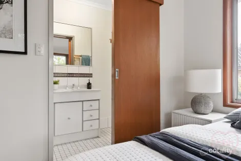 Property photo of 43 Throssell Street Curtin ACT 2605