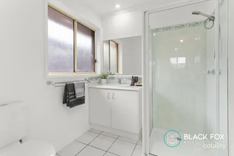 Property photo of 14 Bernborough Avenue Cranbourne West VIC 3977