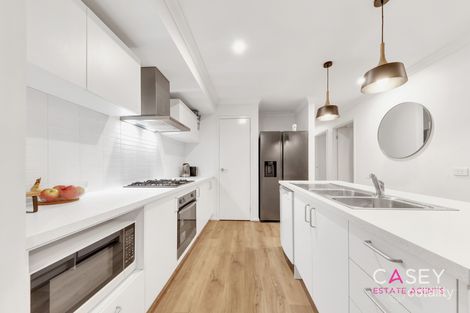 Property photo of 11 Fenix Way Clyde North VIC 3978