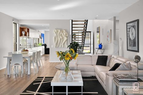 Property photo of 13 Edgewood Place Magenta NSW 2261