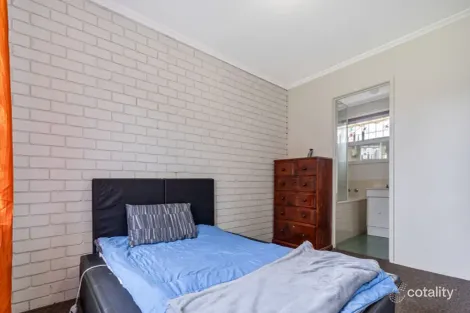 Property photo of 16/9-11 Chris Court Oak Park VIC 3046