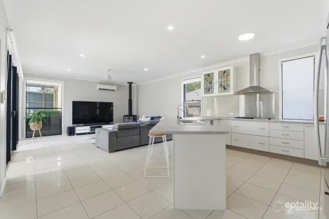 Property photo of 4 Saffron Place Seventeen Mile Rocks QLD 4073