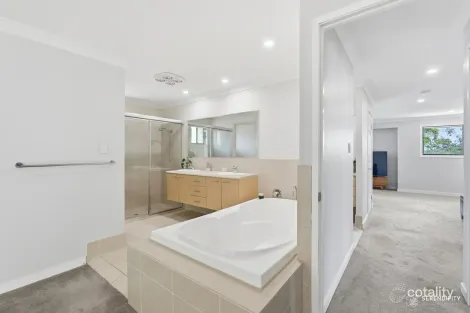 Property photo of 4 Saffron Place Seventeen Mile Rocks QLD 4073