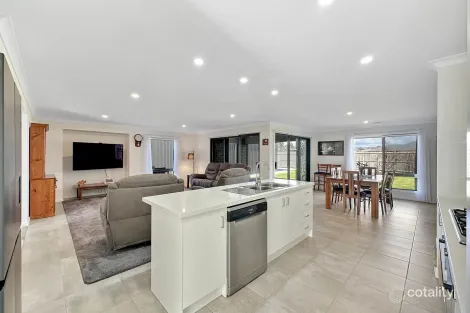 Property photo of 44 Paramount Drive Warragul VIC 3820