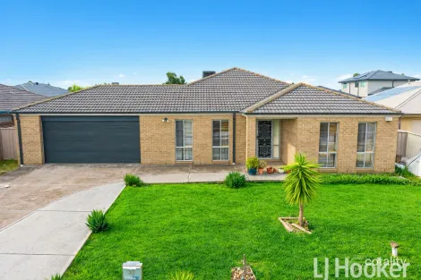 Property photo of 32 Scarborough Crescent Harkness VIC 3337