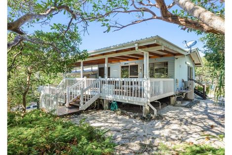 Property photo of 13 Samarinda Drive Point Lookout QLD 4183