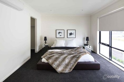 Property photo of 22 Manchester Crescent Bundoora VIC 3083