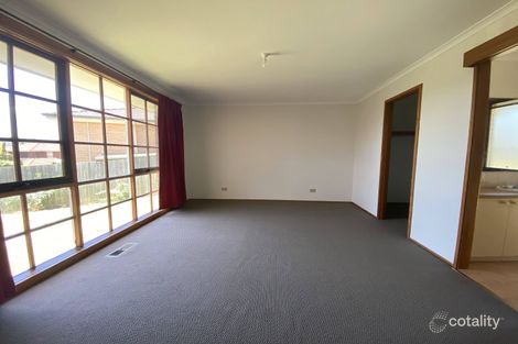 Property photo of 12 Evonne Court Endeavour Hills VIC 3802