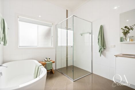 Property photo of 19 The Waves Thirroul NSW 2515