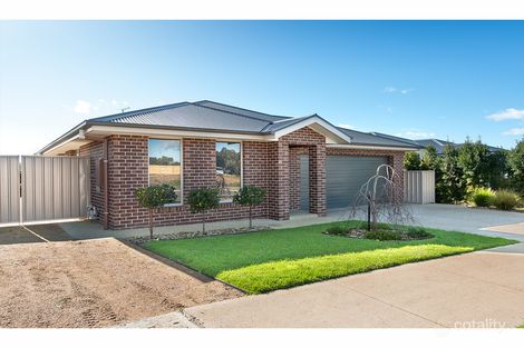 Property photo of 19 Zeil Circuit Thurgoona NSW 2640