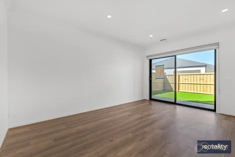 Property photo of 10 Vivero Road Wyndham Vale VIC 3024