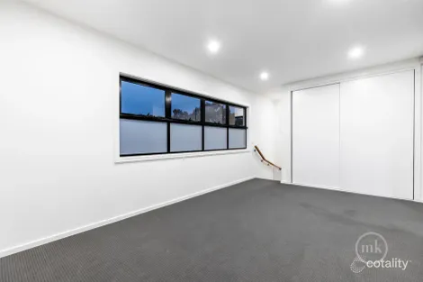 Property photo of 2/10 Kelvin Grove South Morang VIC 3752