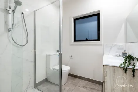 Property photo of 2/10 Kelvin Grove South Morang VIC 3752