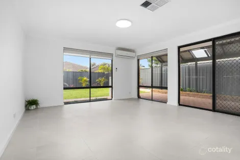 Property photo of 21 Avon Crescent Atwell WA 6164