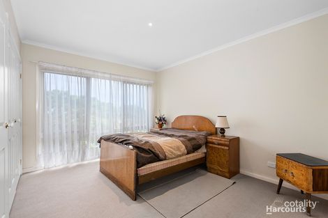 Property photo of 18 Moody Place Endeavour Hills VIC 3802