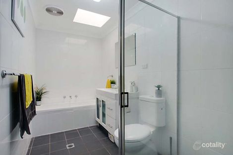 Property photo of 2/5 Kenneth Slessor Drive Glenmore Park NSW 2745
