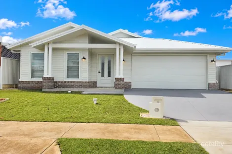 32 Octagonal Dr, Menangle Park, NSW 2563