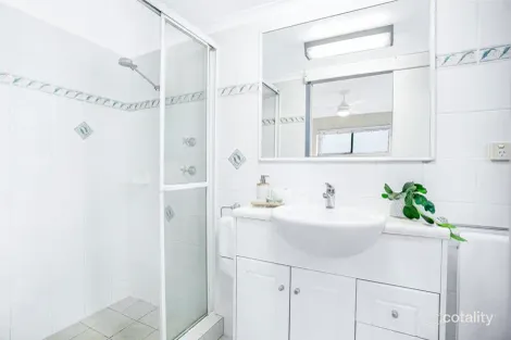 Property photo of 4/66 Surf Parade Broadbeach QLD 4218