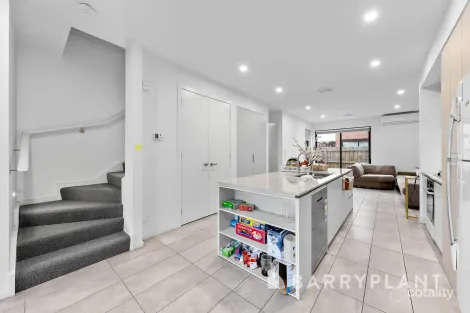 Property photo of 7 Oakden Crescent St Albans VIC 3021