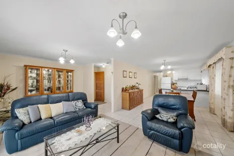 Property photo of 4 Hepburn Place Sydenham VIC 3037
